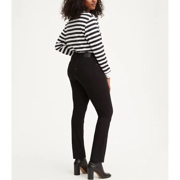NWOT Levi’s 724 HIGH RISE STRAIGHT FIT WOMEN'S JEANS in Black - Picture 4 of 10